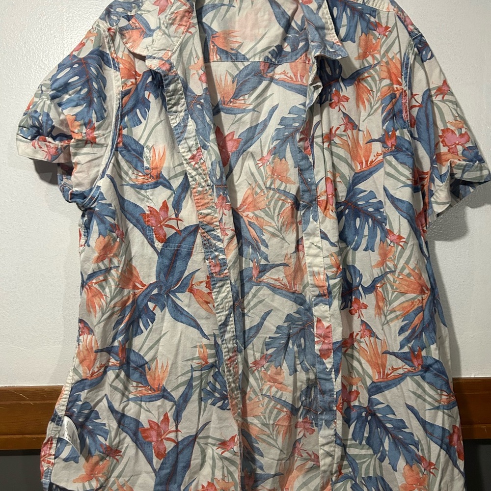 American Eagle Outfitters Short-Sleeve Floral Button-Down - Blue & Coral